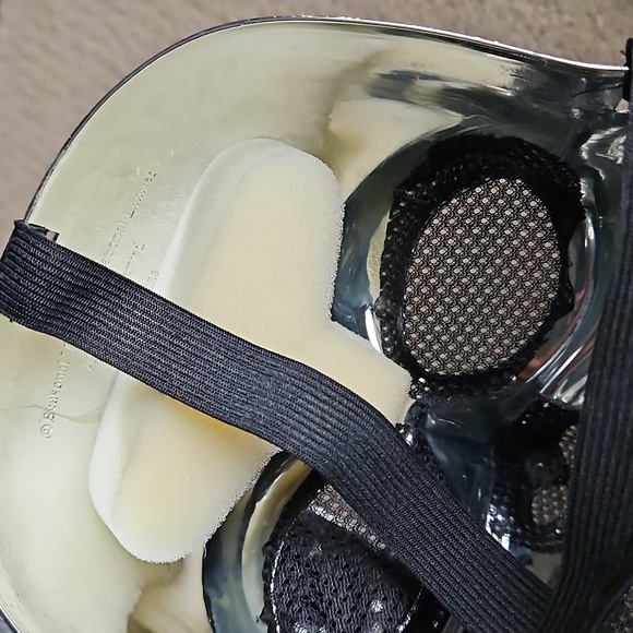 Halloween Mirrored and Black Mesh Mask OS - Picture 8 of 8